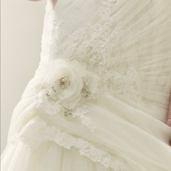 Ivory Enzoani Wedding Gown - Picture 10 of 12